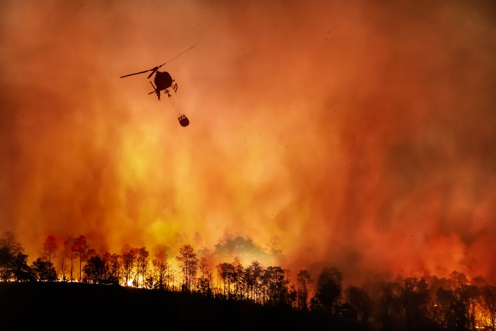 helicopter flying into wildfire