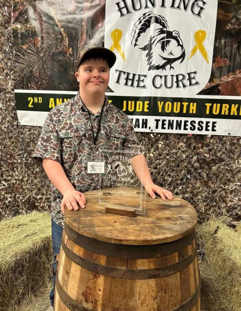Carson with his fundraisingaward 